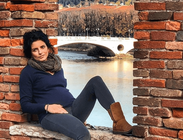 Aislinn Derbez anunció su embarazo en septiembre, fecha desde la que muestra cómo crece su pancita. Foto: Instagram