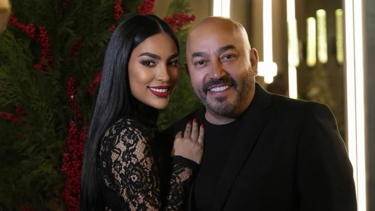 Lupillo Rivera se compromete con Taina Pimentel y revela que quiere a Cristian Castro en su boda
