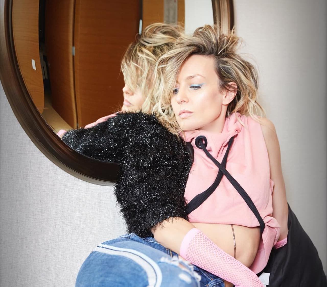 Fey comparte en Instagram un sexy video en una tina
