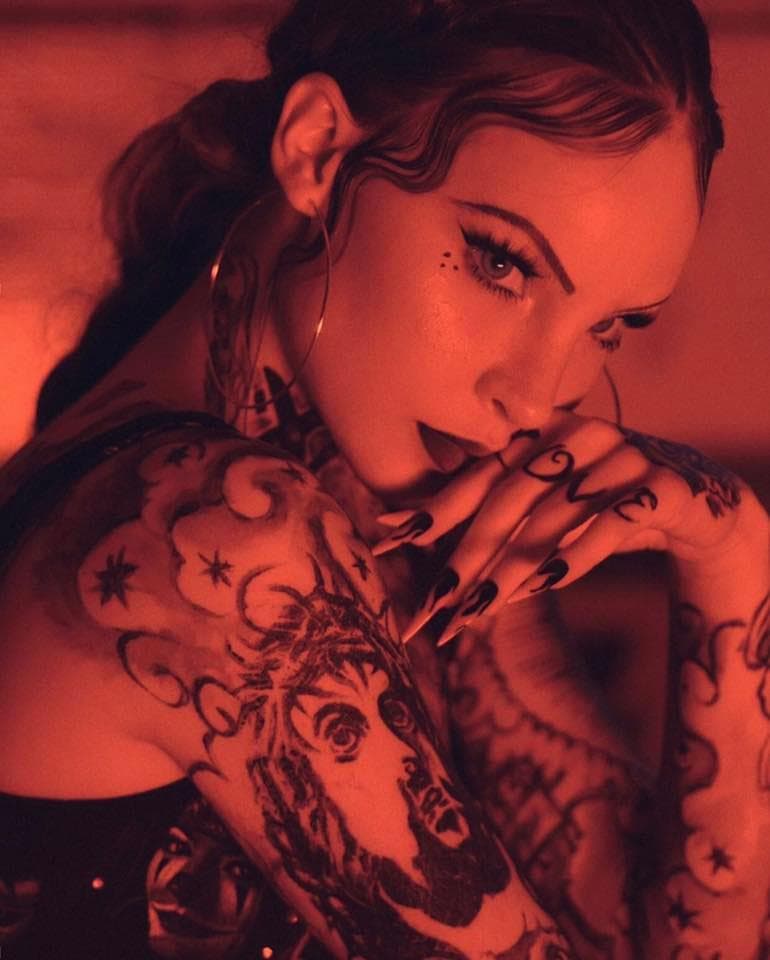 Así es como Belinda baila cumbia en medio de las críticas por su look chicano