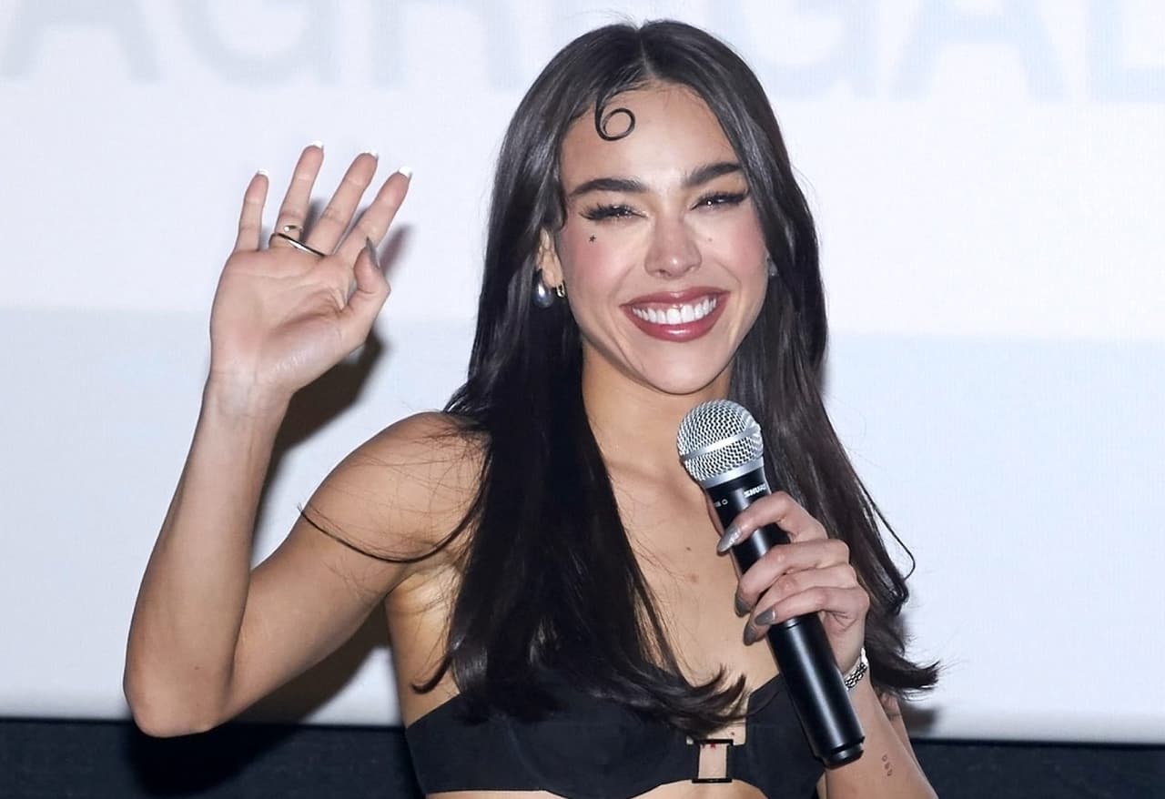 Danna enciende el verano con 'Khe Calor', su poderoso regreso musical y la comparan con Karol G
