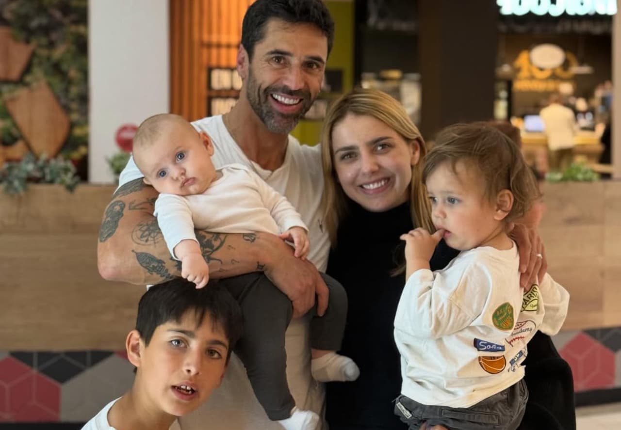 Michelle Renaud conmueve con mensaje por el Día de las Madres junto a sus hijos y Matías Novoa: ‘Estoy enamoradísima’