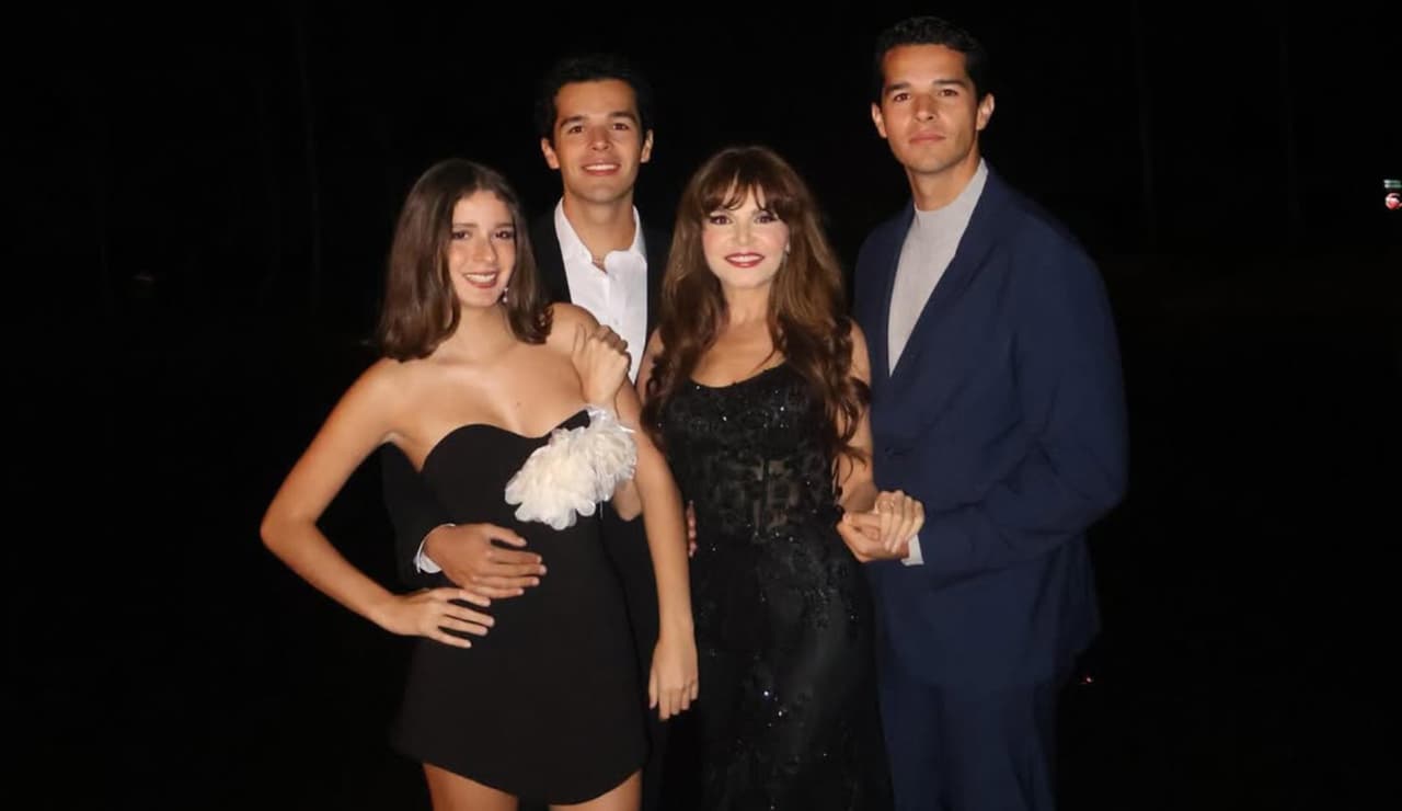 Itatí Cantoral con sus hijos.