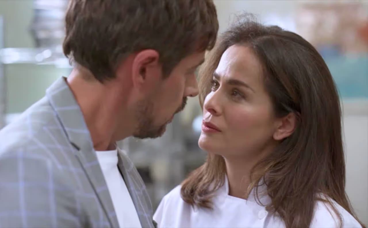 Danna García revela el secreto detrás de la química entre Rebeca y Camilo en Hermanas, un amor compartido