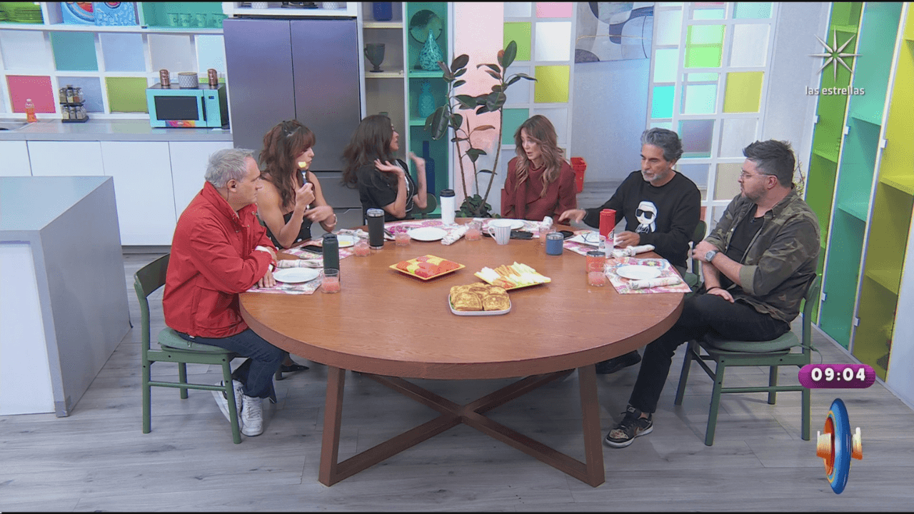 Conductor de Hoy está de luto: llorando y junto a su hijo, hace conmovedora promesa de despedida