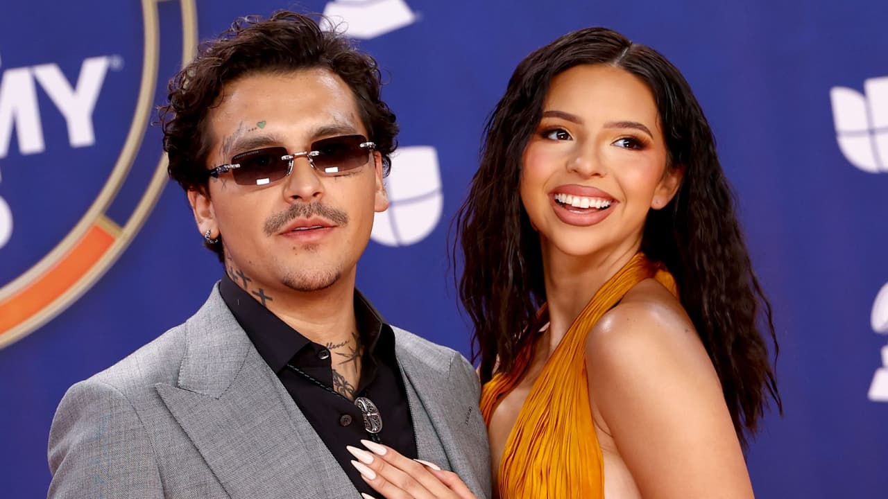 Nodal rompe el silencio sobre su hermano y destapa, por fin, por qué no mencionó a Ángela Aguilar en los Latin Grammy