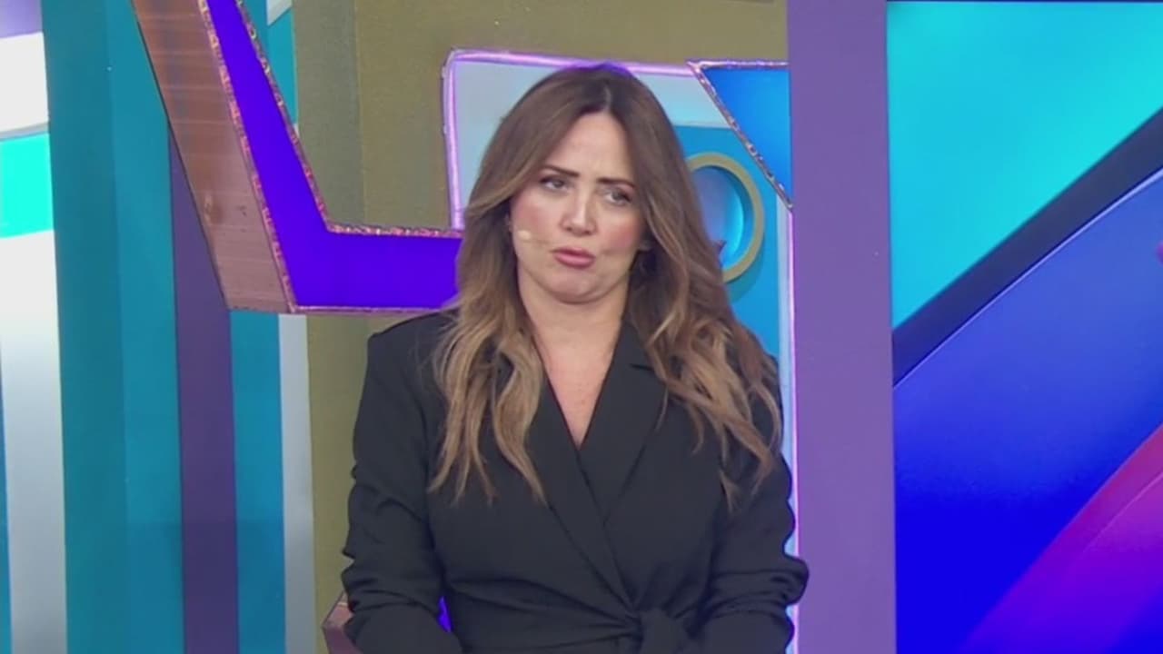 Andrea Escalona rompe en llanto tras inesperado anuncio de Andrea Legarreta en pleno programa en vivo
