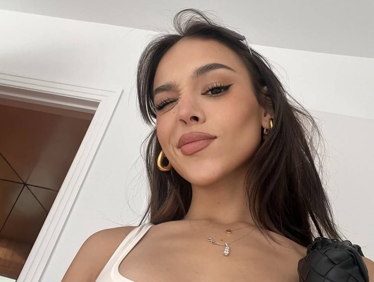 Danna Paola causa polémica por usar imagen de la Virgen de Guadalupe. Te contamos todo