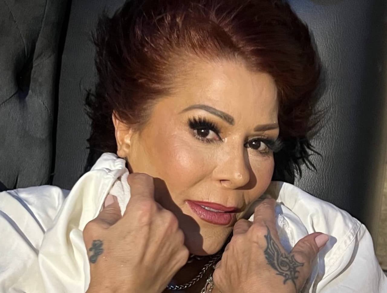 Alejandra Guzmán confiesa que le reconstruyeron toda la columna vertebral tras cirugía de emergencia: ‘fue injerto de hueso’