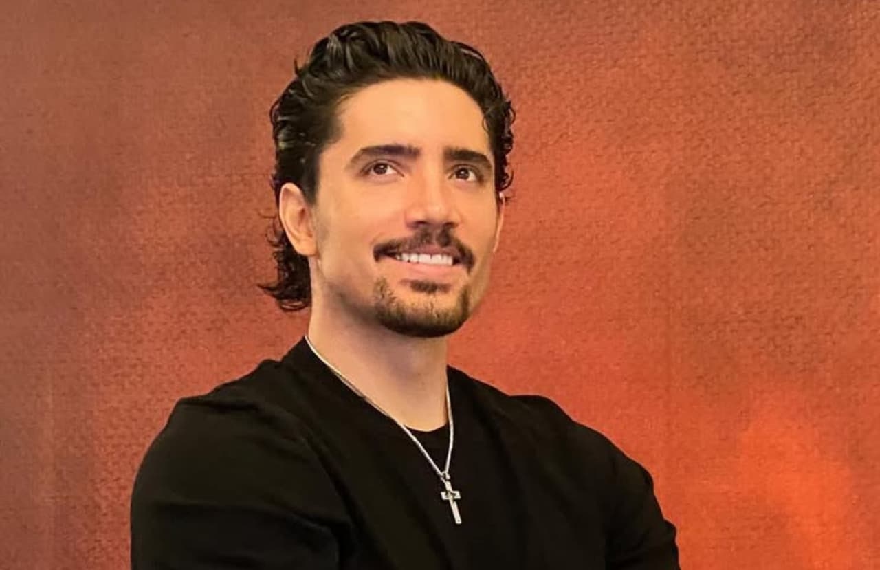 ¿Alex Fernández quiere volver a ser papá? Esto fue lo que respondió a una fan en redes sociales