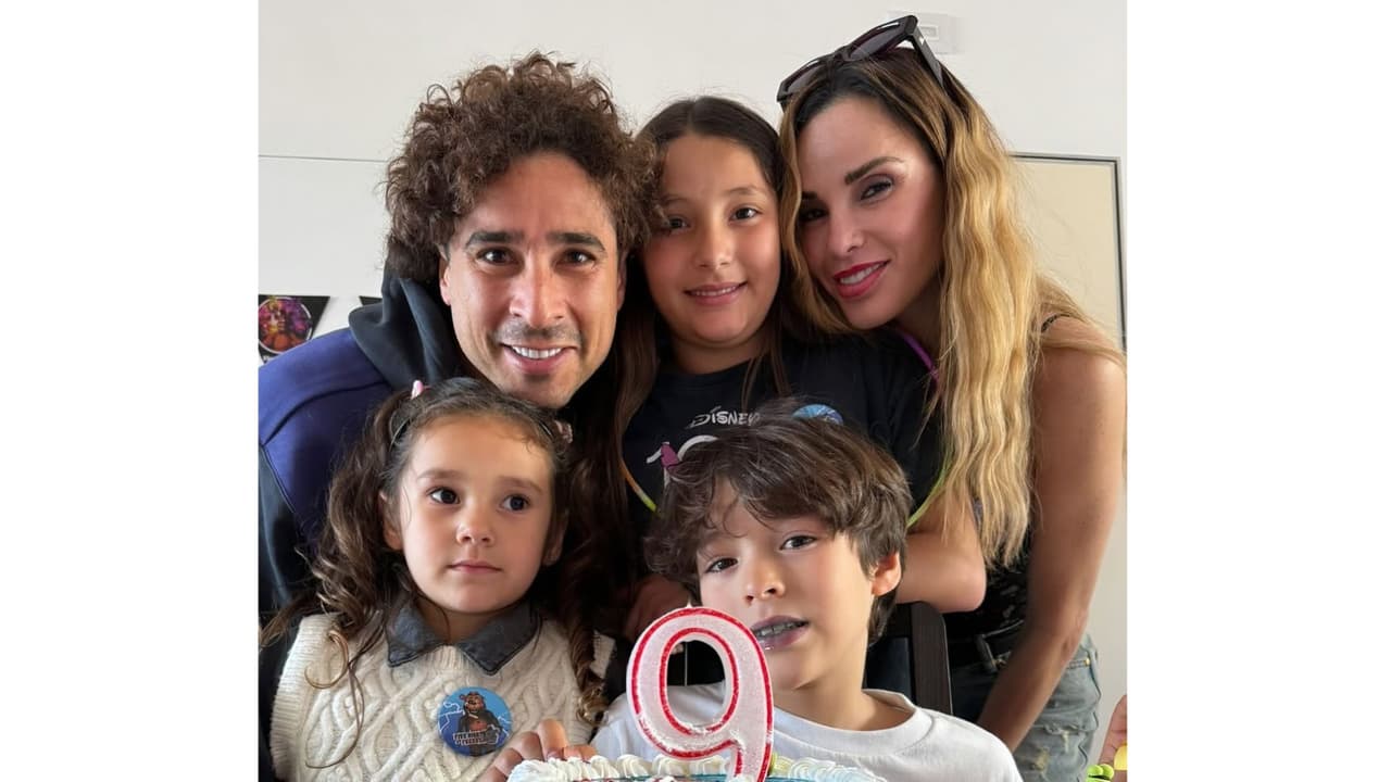 Memo Ochoa y su familia.